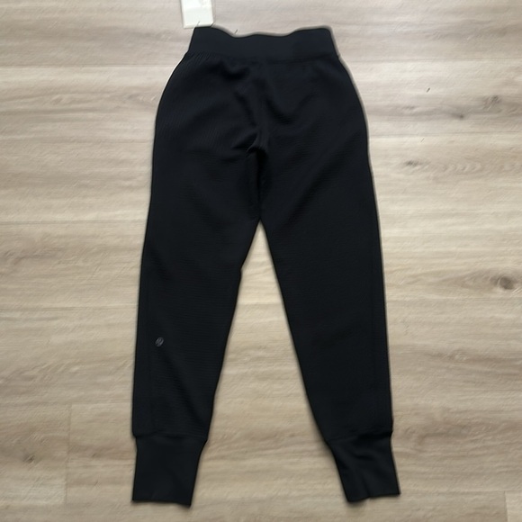 Lululemon Waffle-Knit Mid-Rise Jogger - Picture 12 of 13